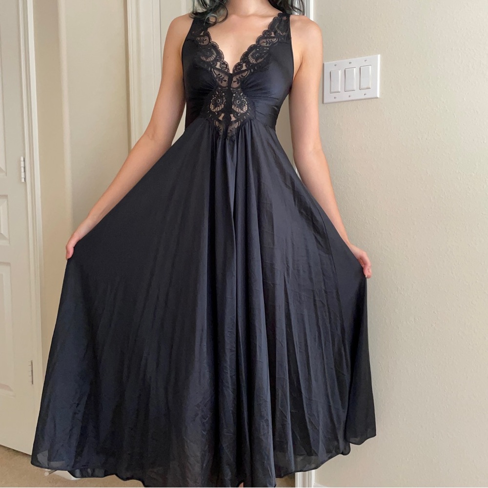 Vintage Olga Long Black Lace Nightgown Goth Witchy Halloween Size S, XS-M